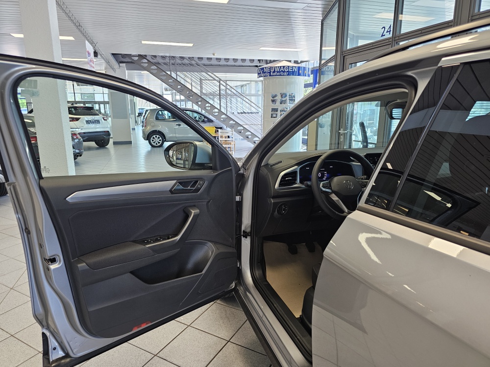 VW T-Roc  bei Hoffmann Automobile in Wolfsburg kaufen und sofort mitnehmen - Bild 20