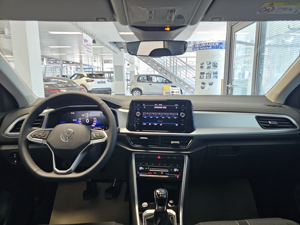 VW T-Roc  bei Hoffmann Automobile in Wolfsburg kaufen und sofort mitnehmen - Bild 6