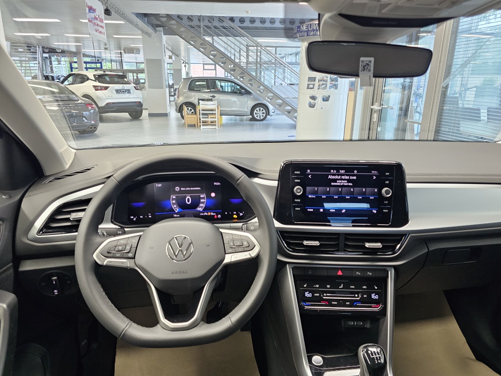 VW T-Roc  bei Hoffmann Automobile in Wolfsburg kaufen und sofort mitnehmen - Bild 17