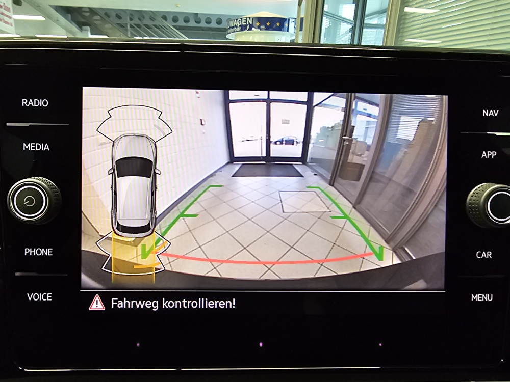 VW T-Roc bei Hoffmann Automobile in Wolfsburg kaufen und sofort mitnehmen - Bild 16