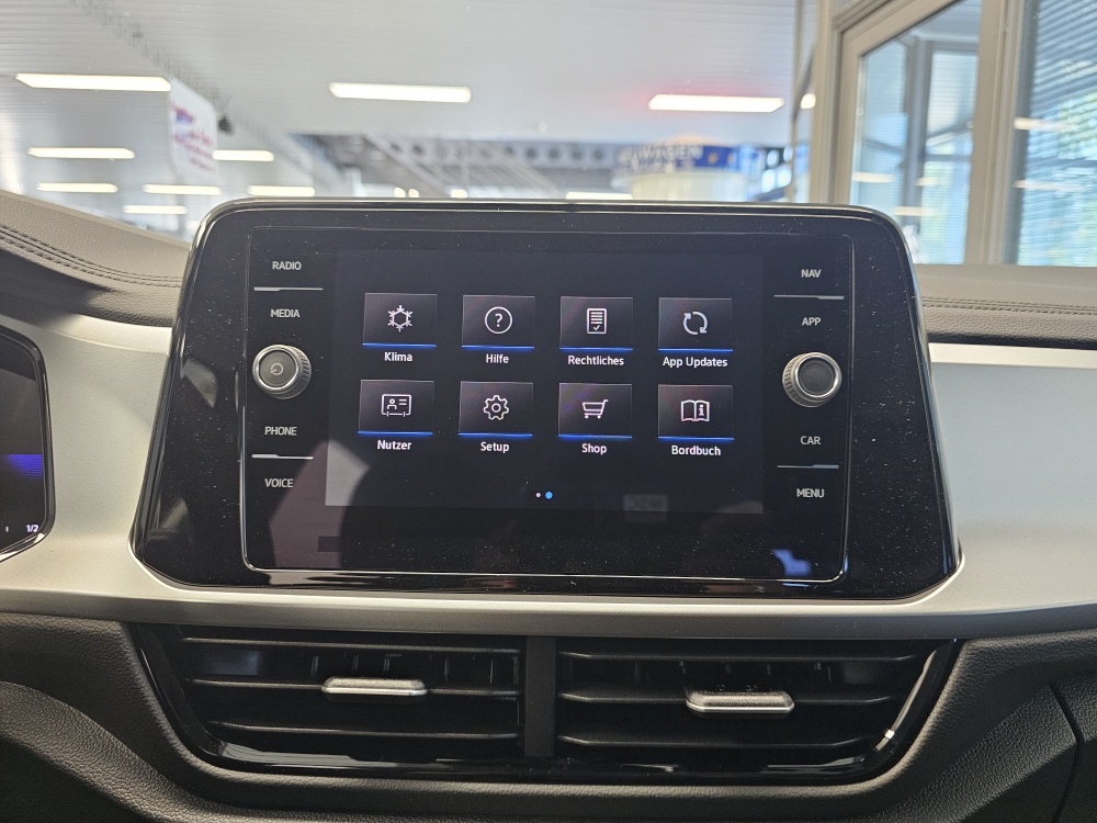 VW T-Roc  bei Hoffmann Automobile in Wolfsburg kaufen und sofort mitnehmen - Bild 10
