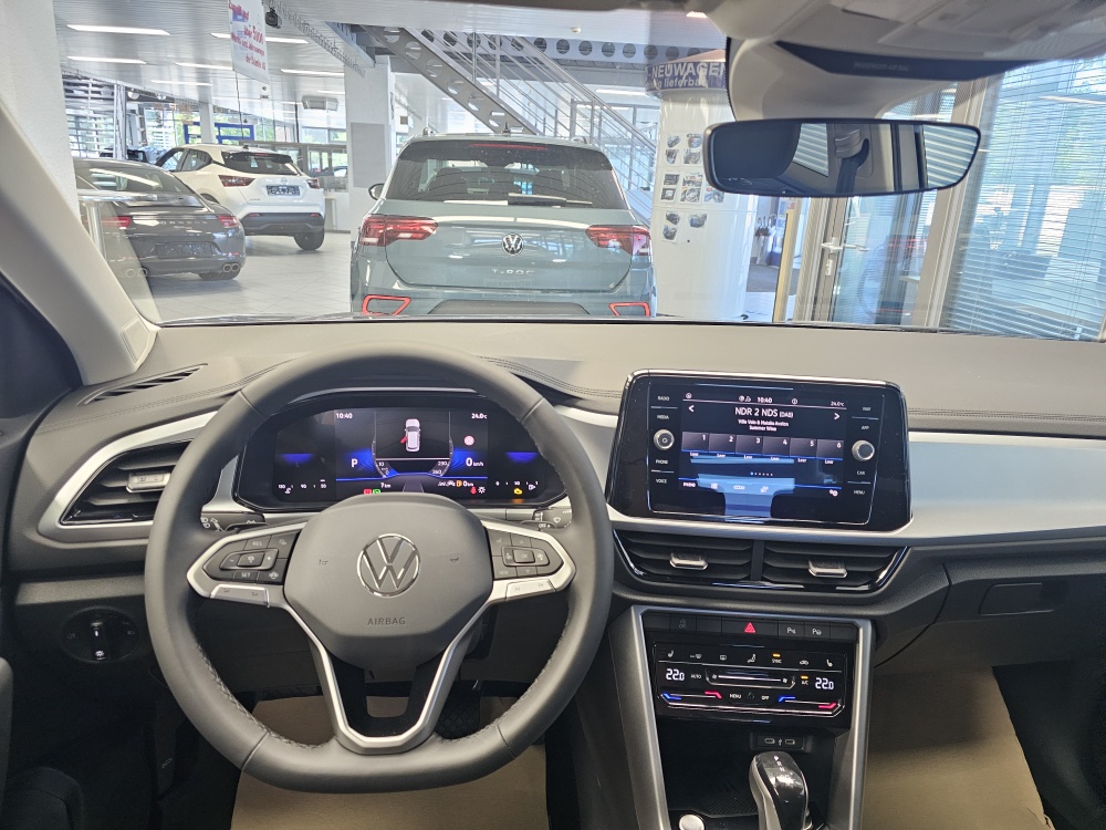 VW T-Roc  bei Hoffmann Automobile in Wolfsburg kaufen und sofort mitnehmen - Bild 16