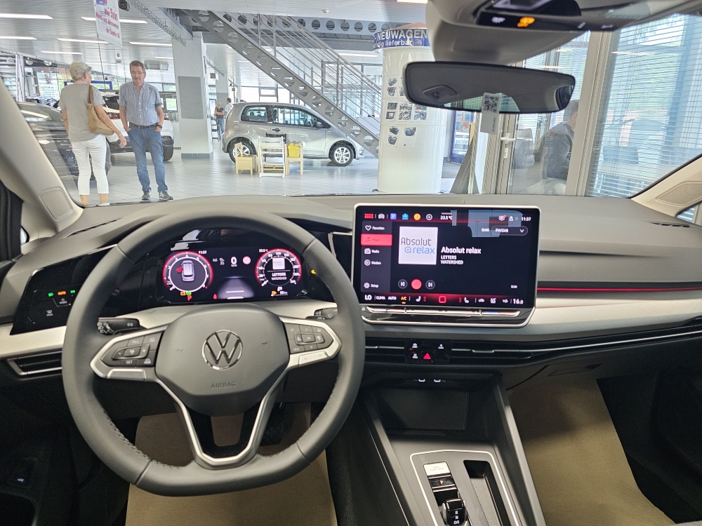 VW Golf Variant  bei Hoffmann Automobile in Wolfsburg kaufen und sofort mitnehmen - Bild 19