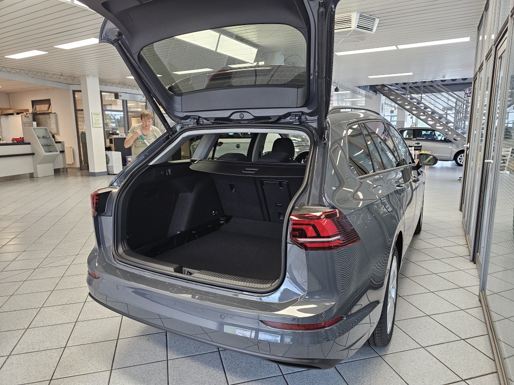 VW Golf Variant  bei Hoffmann Automobile in Wolfsburg kaufen und sofort mitnehmen - Bild 2