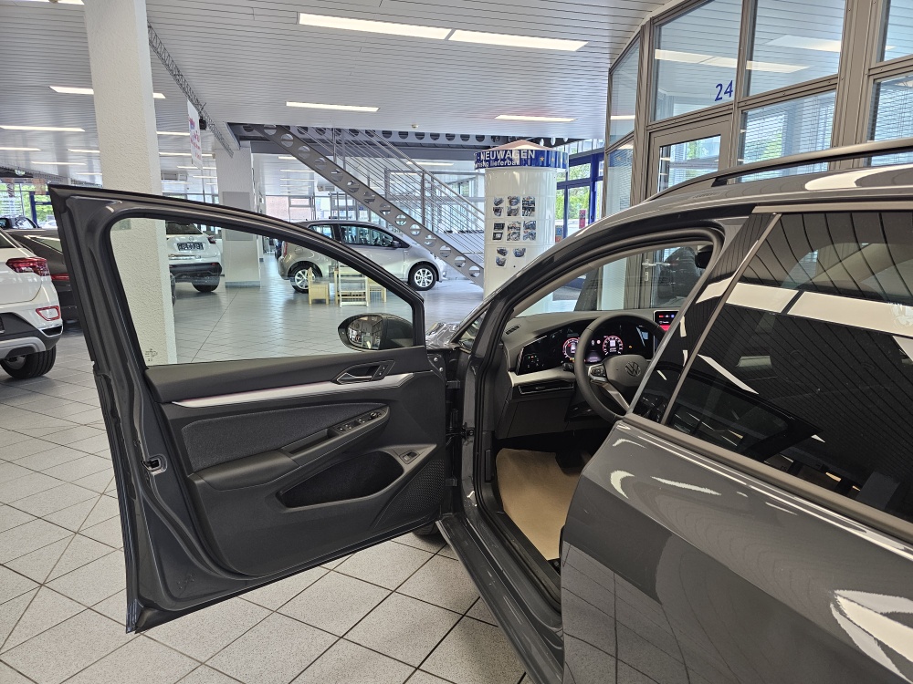 VW Golf Variant  bei Hoffmann Automobile in Wolfsburg kaufen und sofort mitnehmen - Bild 22