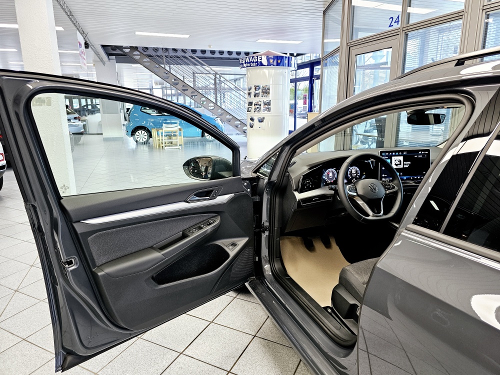 VW Golf Variant  bei Hoffmann Automobile in Wolfsburg kaufen und sofort mitnehmen - Bild 21