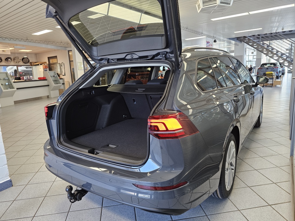 VW Golf Variant bei Hoffmann Automobile in Wolfsburg kaufen und sofort mitnehmen - Bild 2