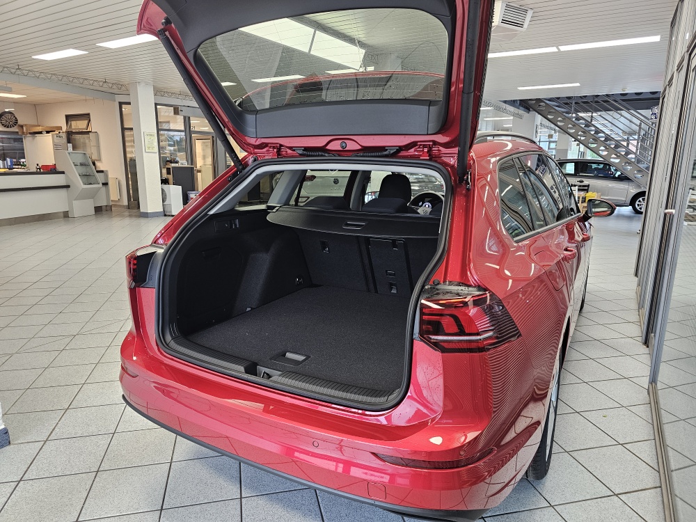 VW Golf Variant  bei Hoffmann Automobile in Wolfsburg kaufen und sofort mitnehmen - Bild 2