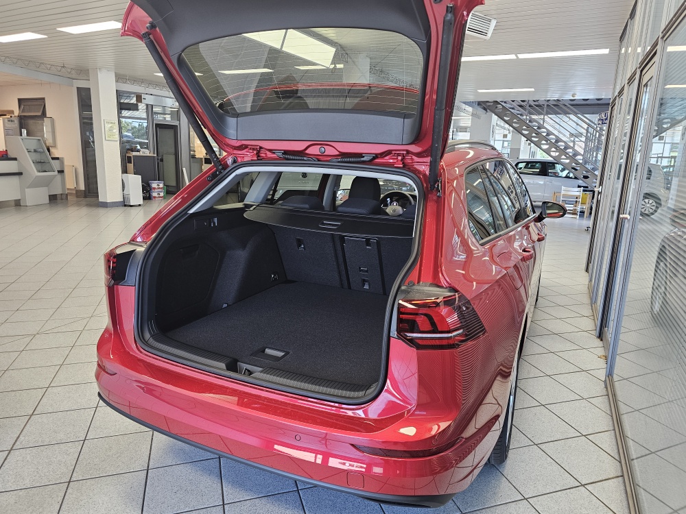 VW Golf Variant  bei Hoffmann Automobile in Wolfsburg kaufen und sofort mitnehmen - Bild 2