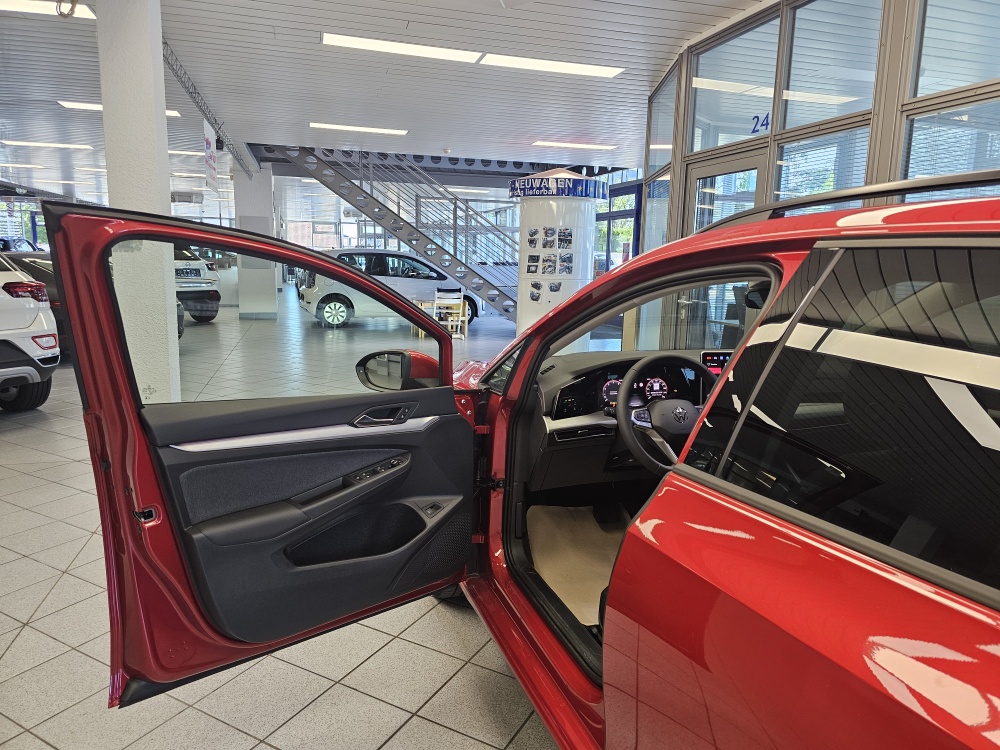 VW Golf Variant  bei Hoffmann Automobile in Wolfsburg kaufen und sofort mitnehmen - Bild 22