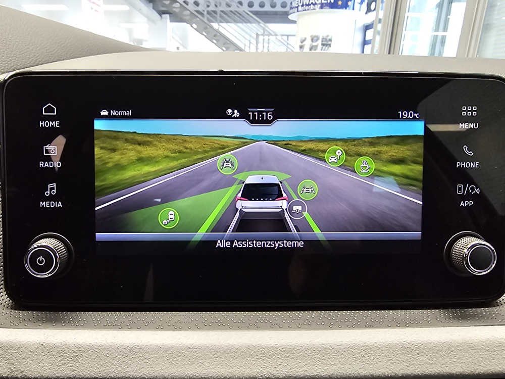 Skoda Scala  bei Hoffmann Automobile in Wolfsburg kaufen und sofort mitnehmen - Bild 15