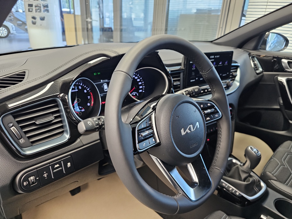 Kia Ceed  bei Hoffmann Automobile in Wolfsburg kaufen und sofort mitnehmen - Bild 17