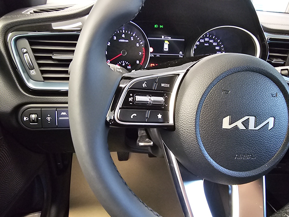 Kia Ceed  bei Hoffmann Automobile in Wolfsburg kaufen und sofort mitnehmen - Bild 14