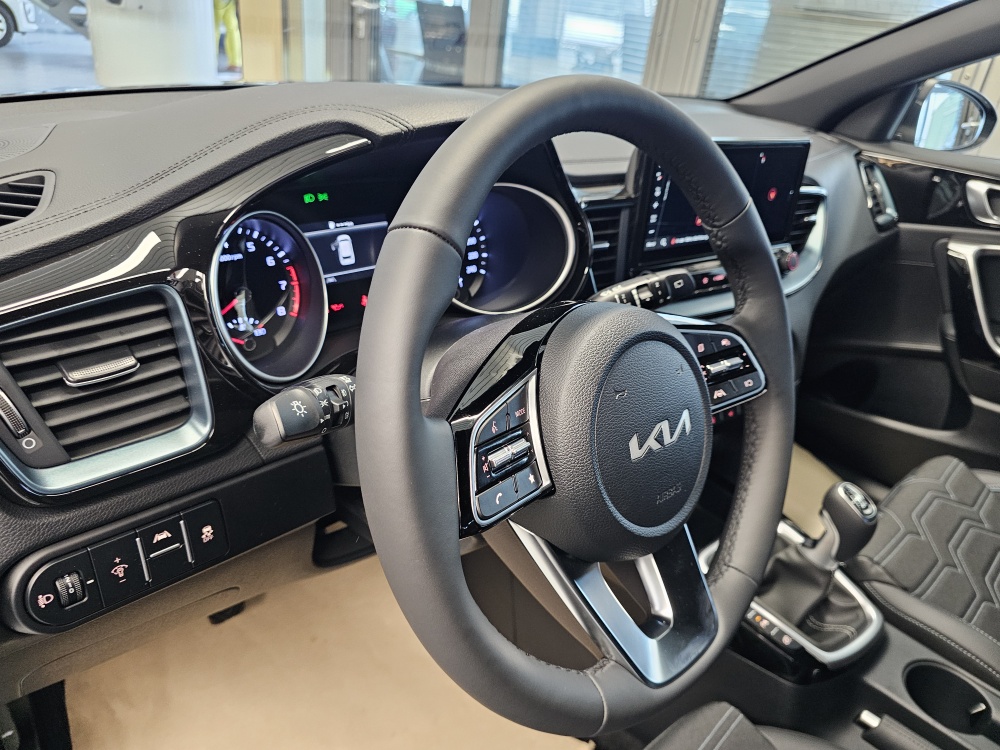 Kia Ceed  bei Hoffmann Automobile in Wolfsburg kaufen und sofort mitnehmen - Bild 21