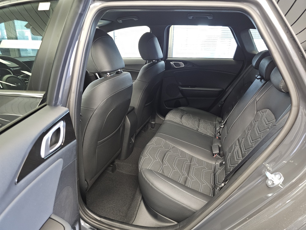 Kia Ceed  bei Hoffmann Automobile in Wolfsburg kaufen und sofort mitnehmen - Bild 4