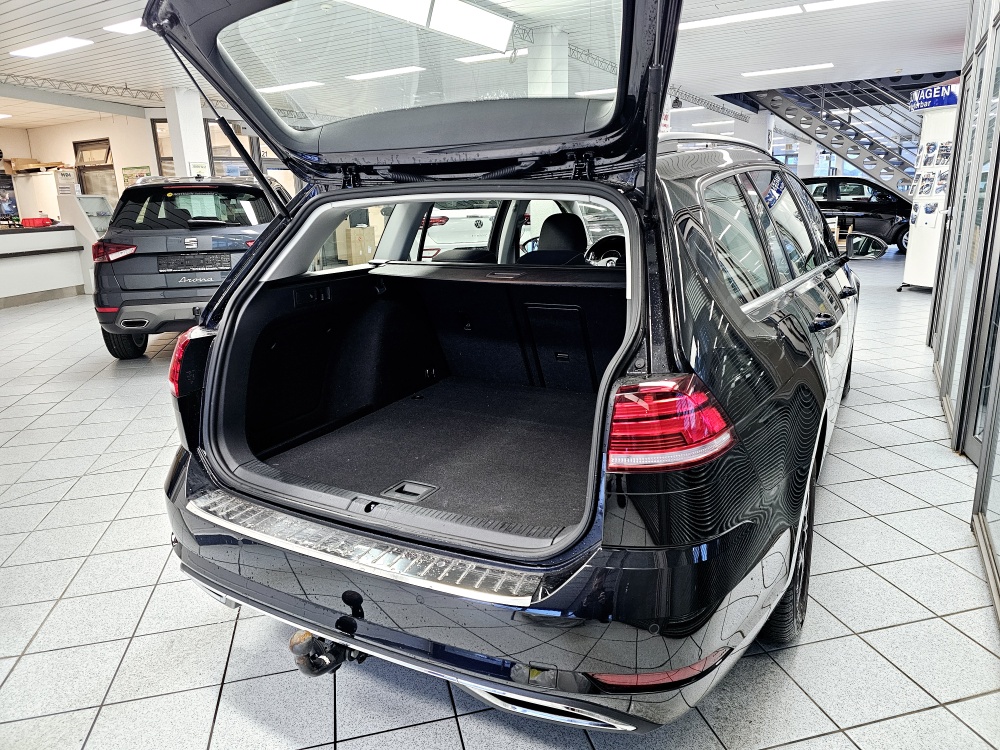 VW Golf Variant  bei Hoffmann Automobile in Wolfsburg kaufen und sofort mitnehmen - Bild 2