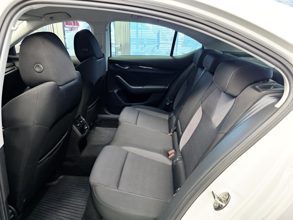 Skoda Octavia  bei Hoffmann Automobile in Wolfsburg kaufen und sofort mitnehmen - Bild 4