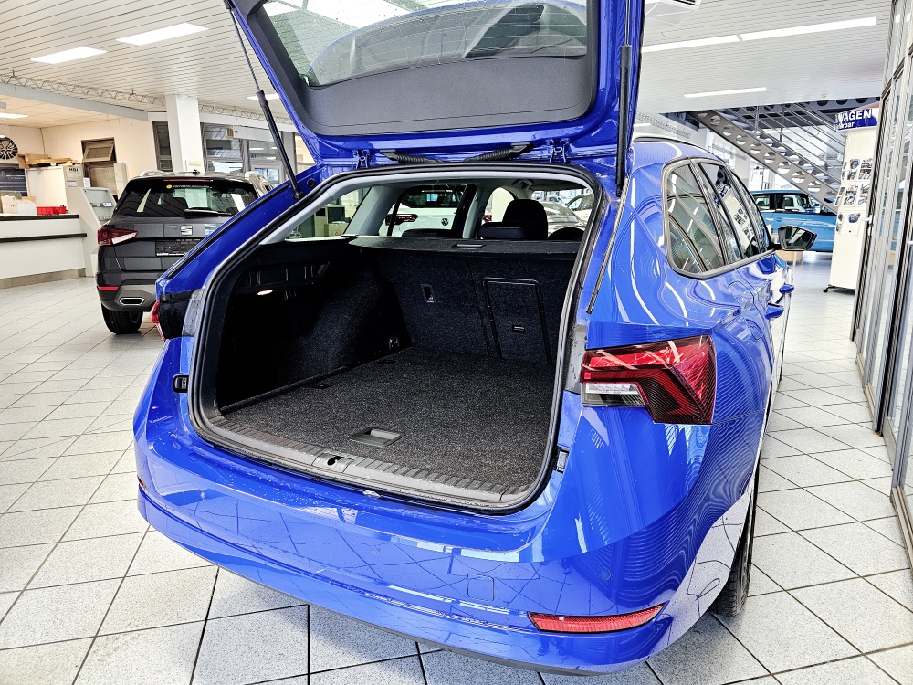Skoda Octavia Combi  bei Hoffmann Automobile in Wolfsburg kaufen und sofort mitnehmen - Bild 2