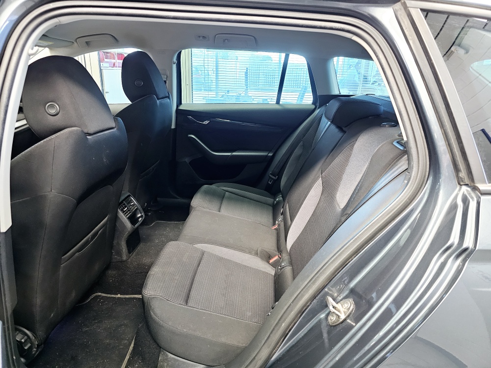 Skoda Octavia Combi  bei Hoffmann Automobile in Wolfsburg kaufen und sofort mitnehmen - Bild 4