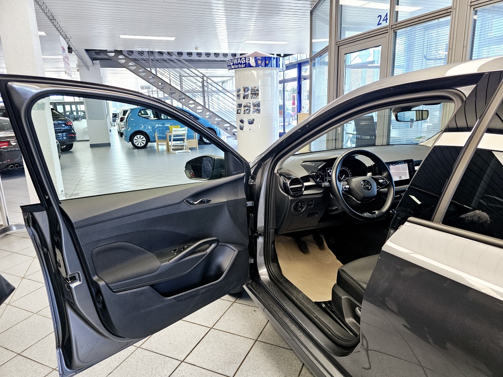 Skoda Fabia  bei Hoffmann Automobile in Wolfsburg kaufen und sofort mitnehmen - Bild 18