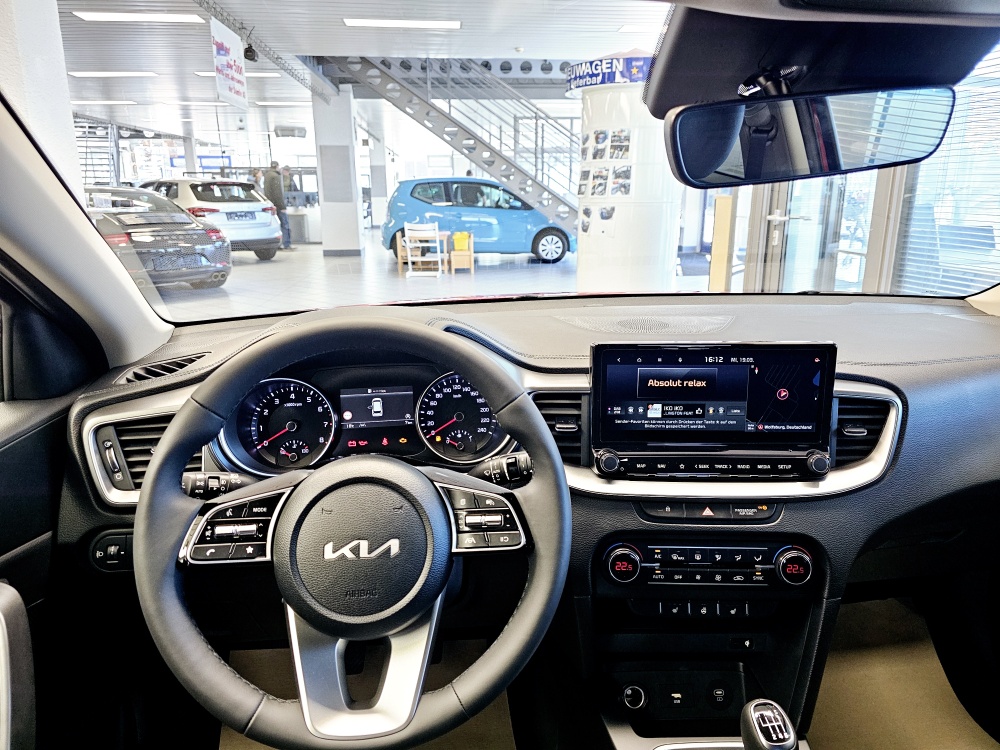 Kia Ceed  bei Hoffmann Automobile in Wolfsburg kaufen und sofort mitnehmen - Bild 16