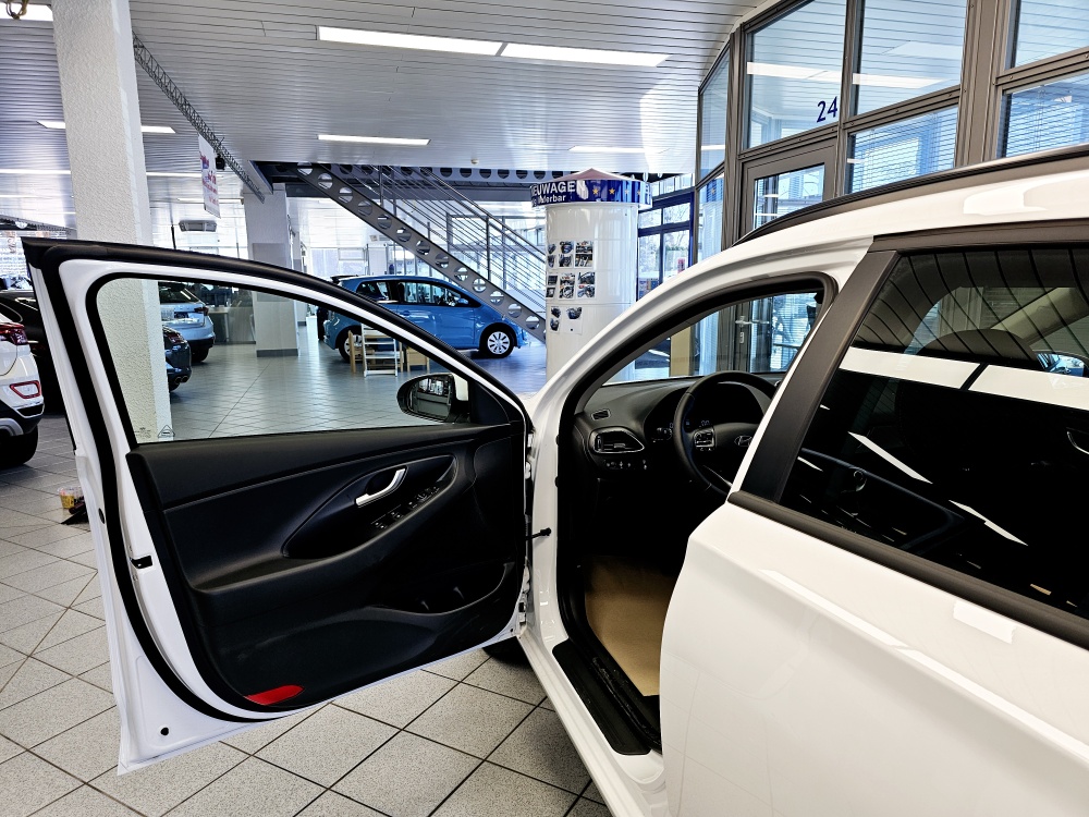 Hyundai i30 Kombi  bei Hoffmann Automobile in Wolfsburg kaufen und sofort mitnehmen - Bild 19