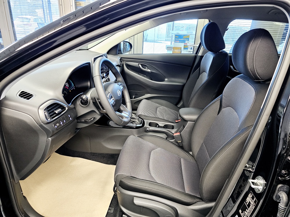 Hyundai i30 Kombi  bei Hoffmann Automobile in Wolfsburg kaufen und sofort mitnehmen - Bild 17