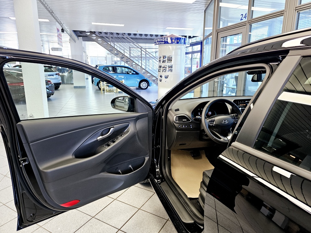 Hyundai i30 Kombi  bei Hoffmann Automobile in Wolfsburg kaufen und sofort mitnehmen - Bild 18