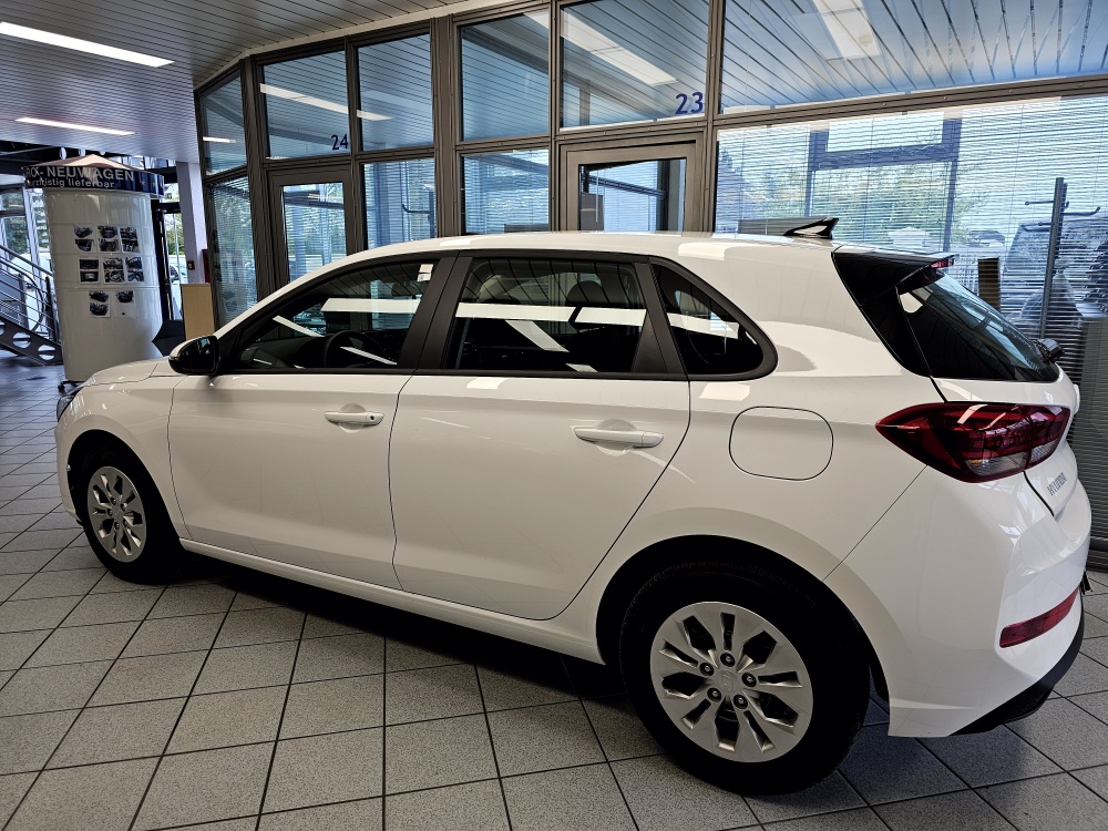 Hyundai i30  bei Hoffmann Automobile in Wolfsburg kaufen und sofort mitnehmen - Bild 18