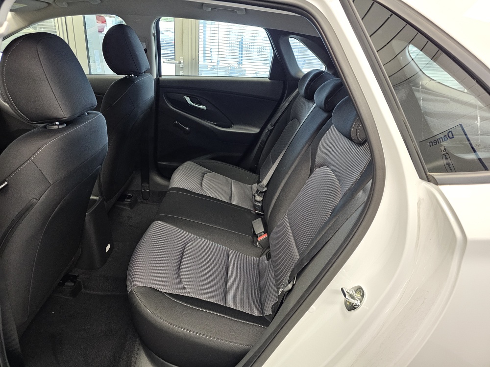 Hyundai i30  bei Hoffmann Automobile in Wolfsburg kaufen und sofort mitnehmen - Bild 4