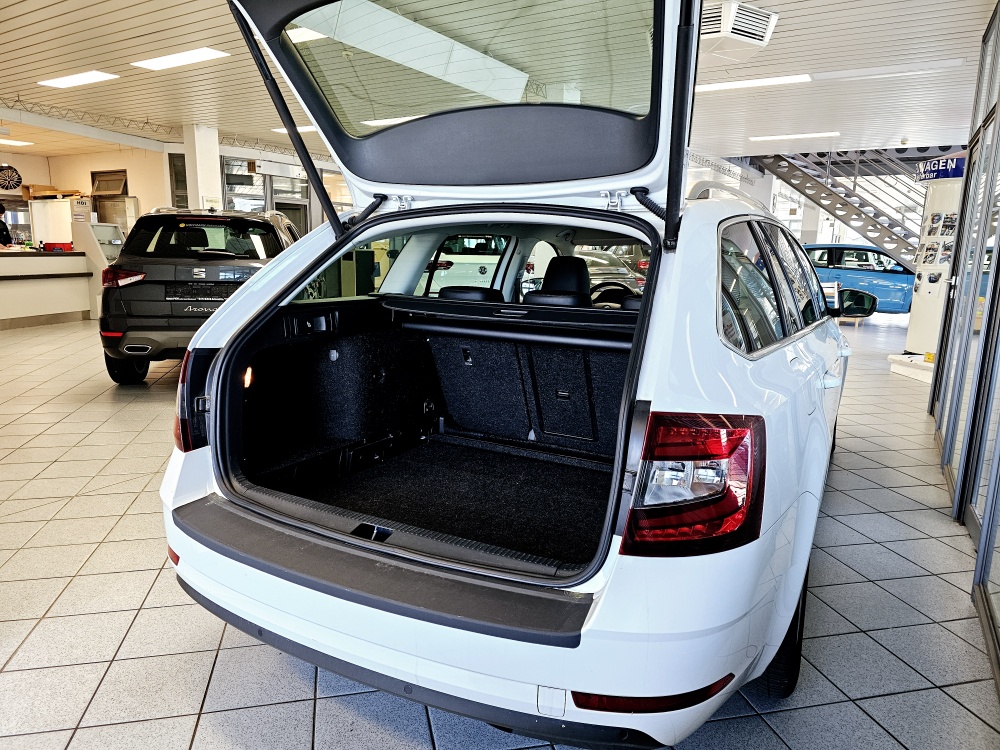 Skoda Octavia Combi  bei Hoffmann Automobile in Wolfsburg kaufen und sofort mitnehmen - Bild 2
