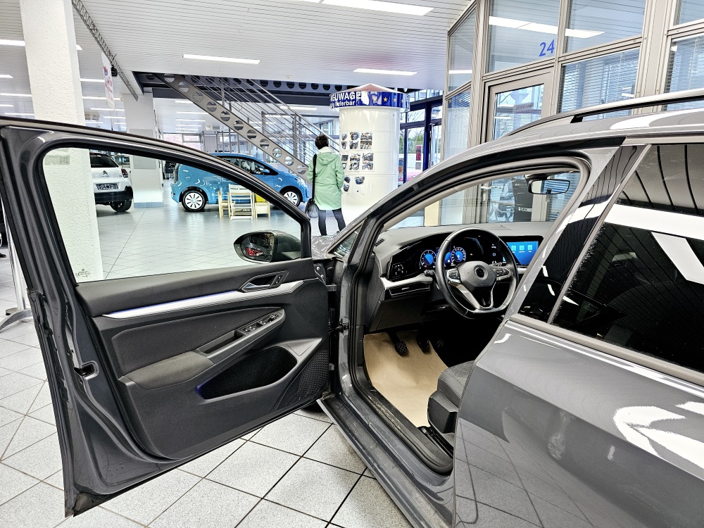 VW Golf Variant  bei Hoffmann Automobile in Wolfsburg kaufen und sofort mitnehmen - Bild 20