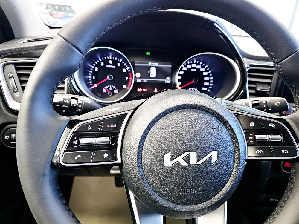 Kia Ceed  bei Hoffmann Automobile in Wolfsburg kaufen und sofort mitnehmen - Bild 14