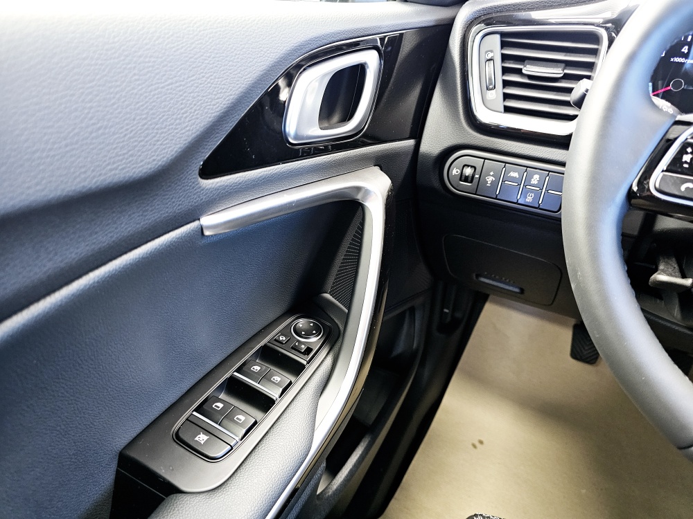 Kia Ceed  bei Hoffmann Automobile in Wolfsburg kaufen und sofort mitnehmen - Bild 15