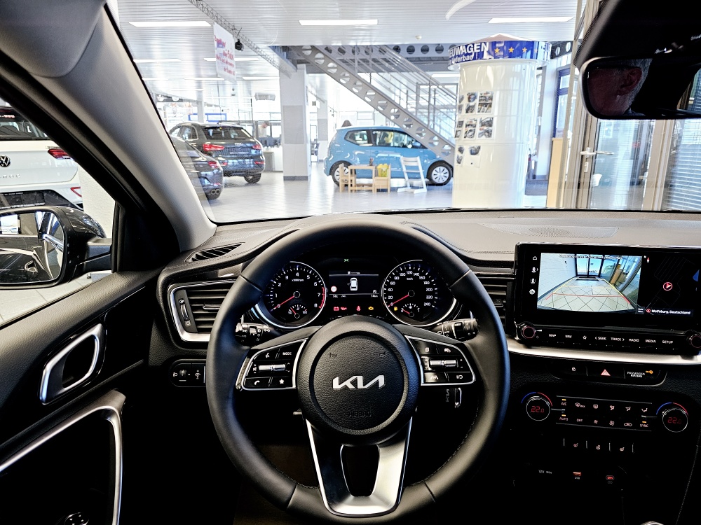 Kia Ceed  bei Hoffmann Automobile in Wolfsburg kaufen und sofort mitnehmen - Bild 16