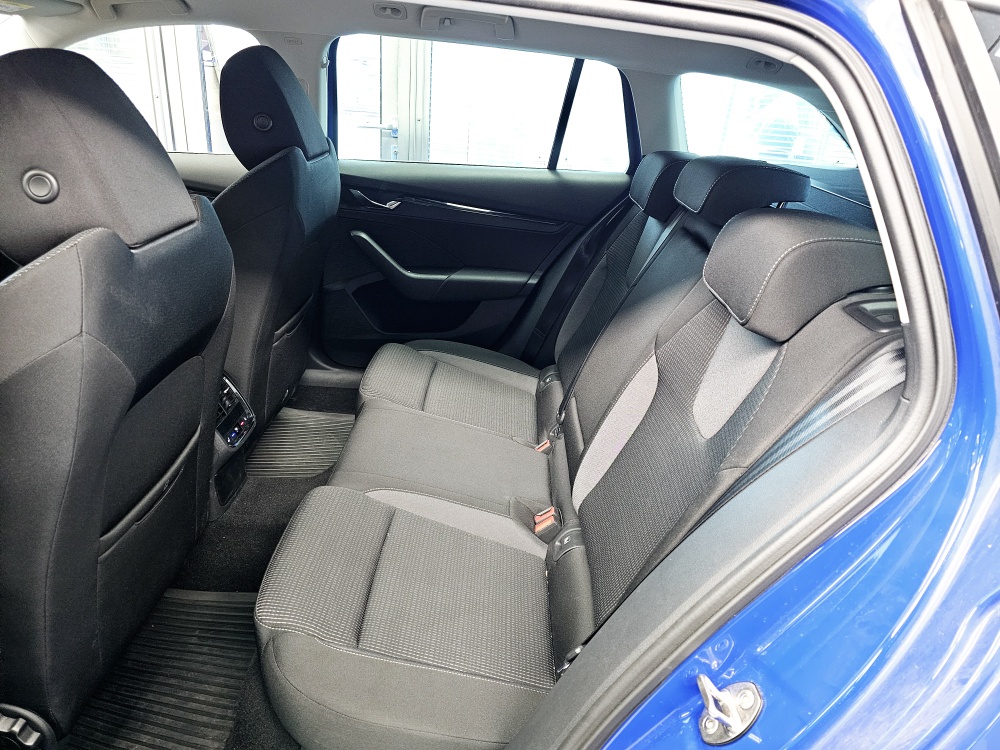 Skoda Octavia Combi  bei Hoffmann Automobile in Wolfsburg kaufen und sofort mitnehmen - Bild 5