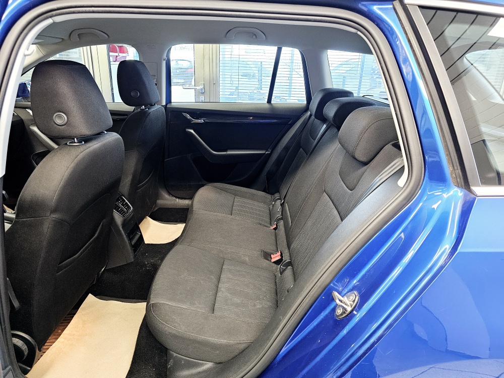 Skoda Octavia Combi  bei Hoffmann Automobile in Wolfsburg kaufen und sofort mitnehmen - Bild 4