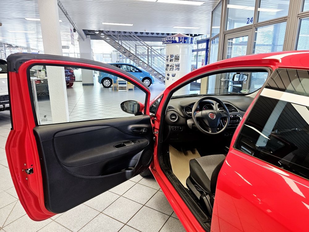 Fiat Punto  bei Hoffmann Automobile in Wolfsburg kaufen und sofort mitnehmen - Bild 11
