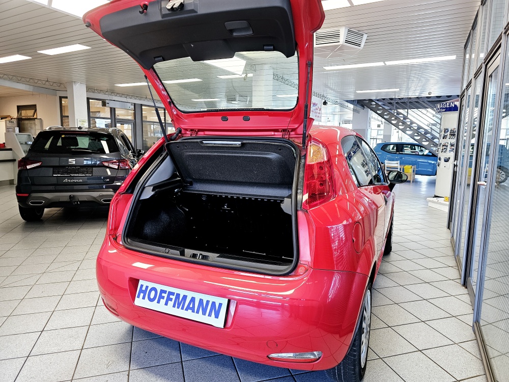 Fiat Punto  bei Hoffmann Automobile in Wolfsburg kaufen und sofort mitnehmen - Bild 2