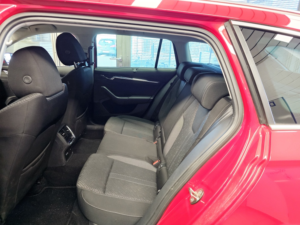 Skoda Octavia Combi  bei Hoffmann Automobile in Wolfsburg kaufen und sofort mitnehmen - Bild 4
