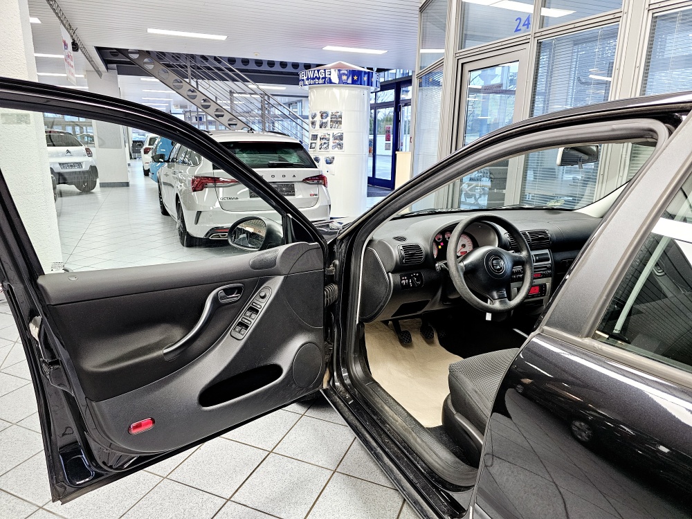 Seat Leon  bei Hoffmann Automobile in Wolfsburg kaufen und sofort mitnehmen - Bild 12