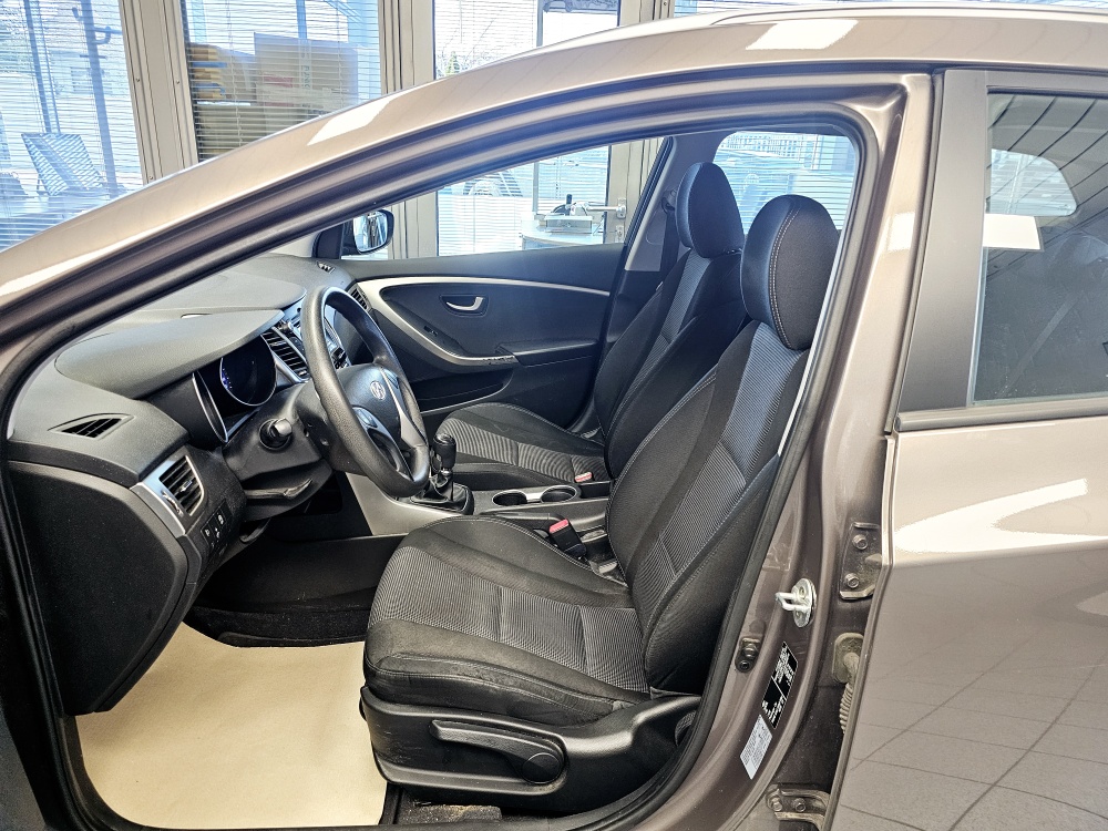 Hyundai i30 Kombi  bei Hoffmann Automobile in Wolfsburg kaufen und sofort mitnehmen - Bild 11