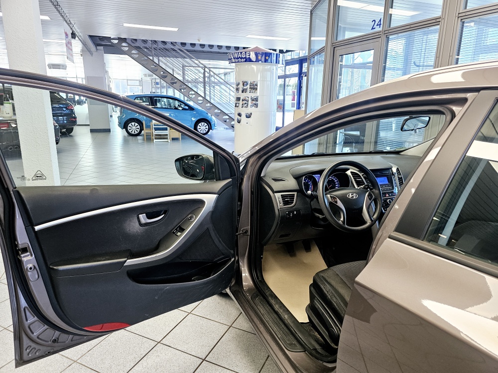 Hyundai i30 Kombi  bei Hoffmann Automobile in Wolfsburg kaufen und sofort mitnehmen - Bild 12