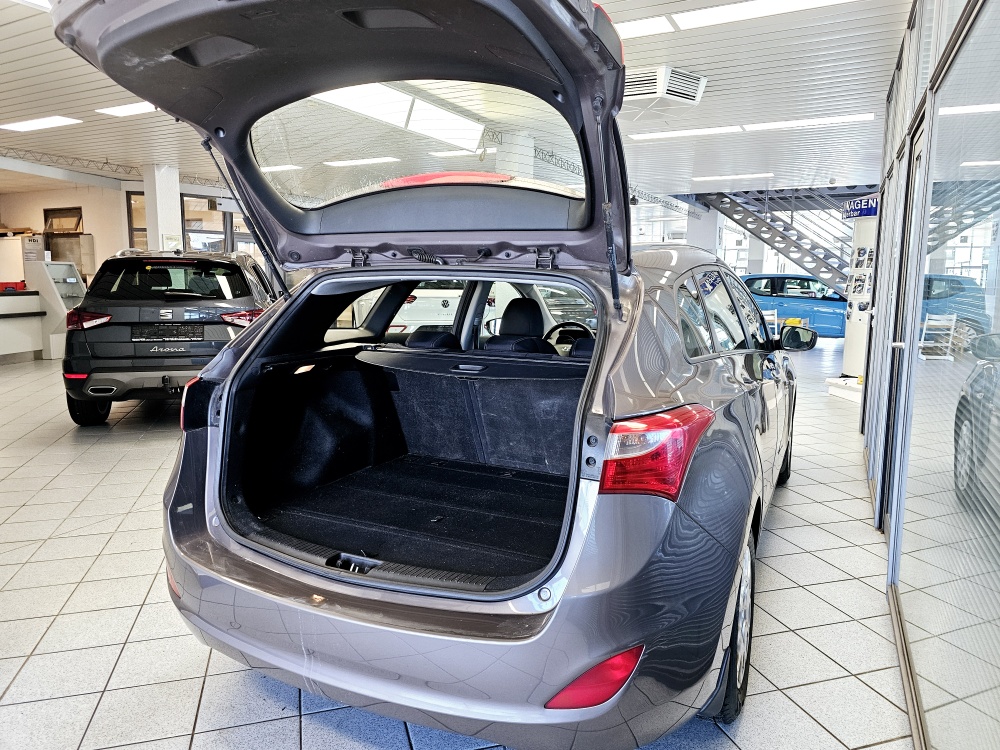 Hyundai i30 Kombi  bei Hoffmann Automobile in Wolfsburg kaufen und sofort mitnehmen - Bild 2