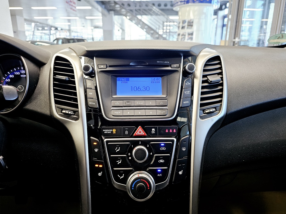 Hyundai i30 Kombi  bei Hoffmann Automobile in Wolfsburg kaufen und sofort mitnehmen - Bild 7