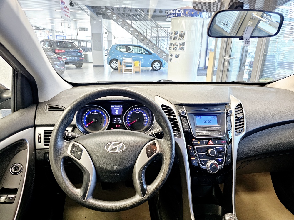 Hyundai i30 Kombi  bei Hoffmann Automobile in Wolfsburg kaufen und sofort mitnehmen - Bild 9