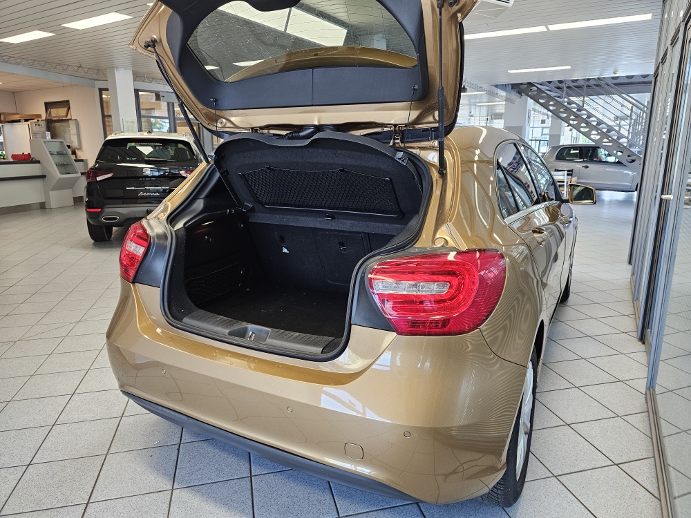 Mercedes-Benz A 180  bei Hoffmann Automobile in Wolfsburg kaufen und sofort mitnehmen - Bild 2