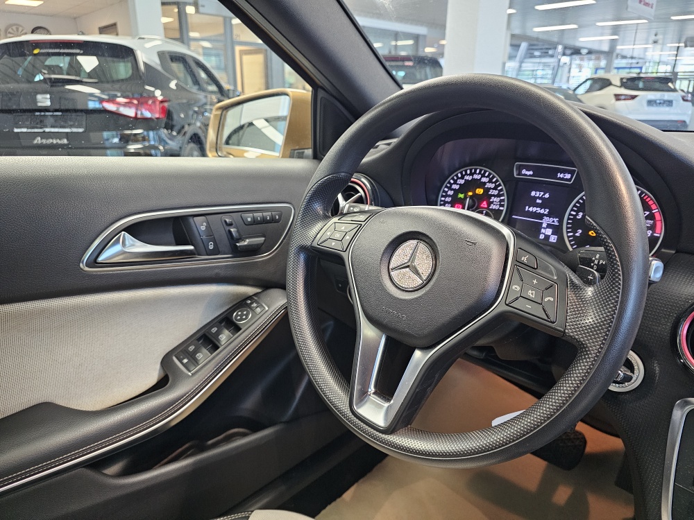 Mercedes-Benz A 180  bei Hoffmann Automobile in Wolfsburg kaufen und sofort mitnehmen - Bild 9