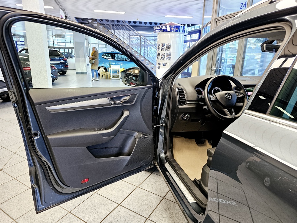 Skoda Karoq  bei Hoffmann Automobile in Wolfsburg kaufen und sofort mitnehmen - Bild 18