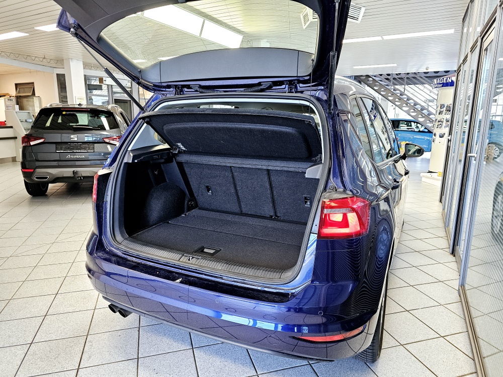 VW Golf Sportsvan  bei Hoffmann Automobile in Wolfsburg kaufen und sofort mitnehmen - Bild 2
